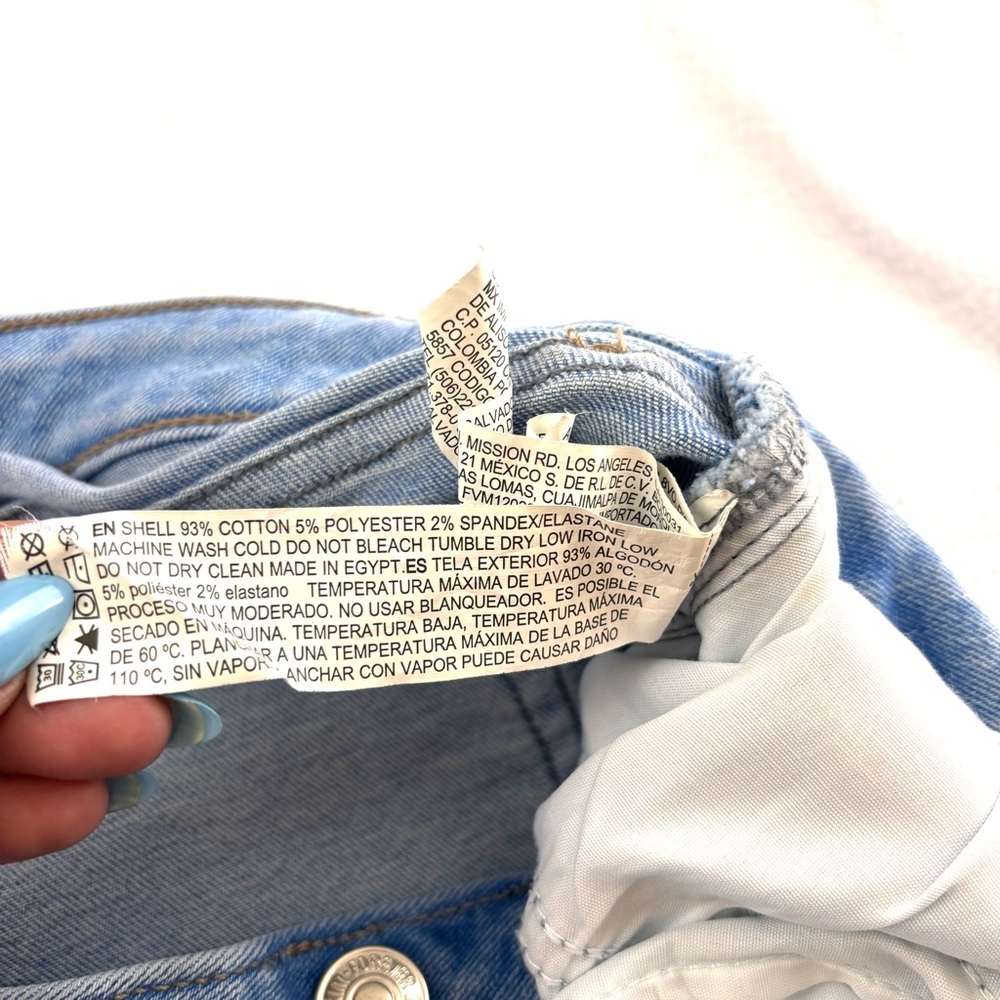 Forever 21 Light Blue Two-Tone 90’s Button Fly Straight Leg Mid Weight Jeans 14 - Picture 13 of 16
